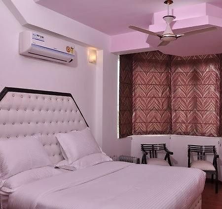 The Royal Court Hotel Nainital Buitenkant foto