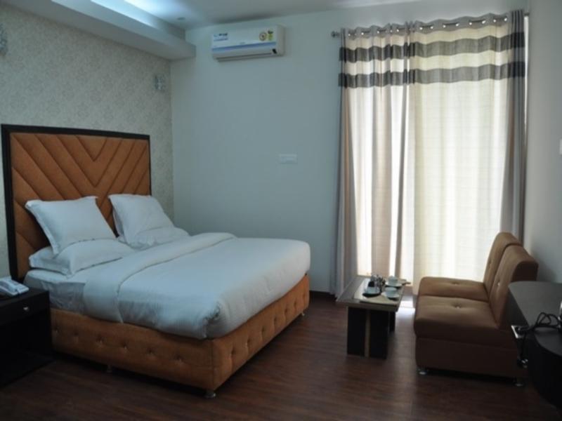 The Royal Court Hotel Nainital Buitenkant foto