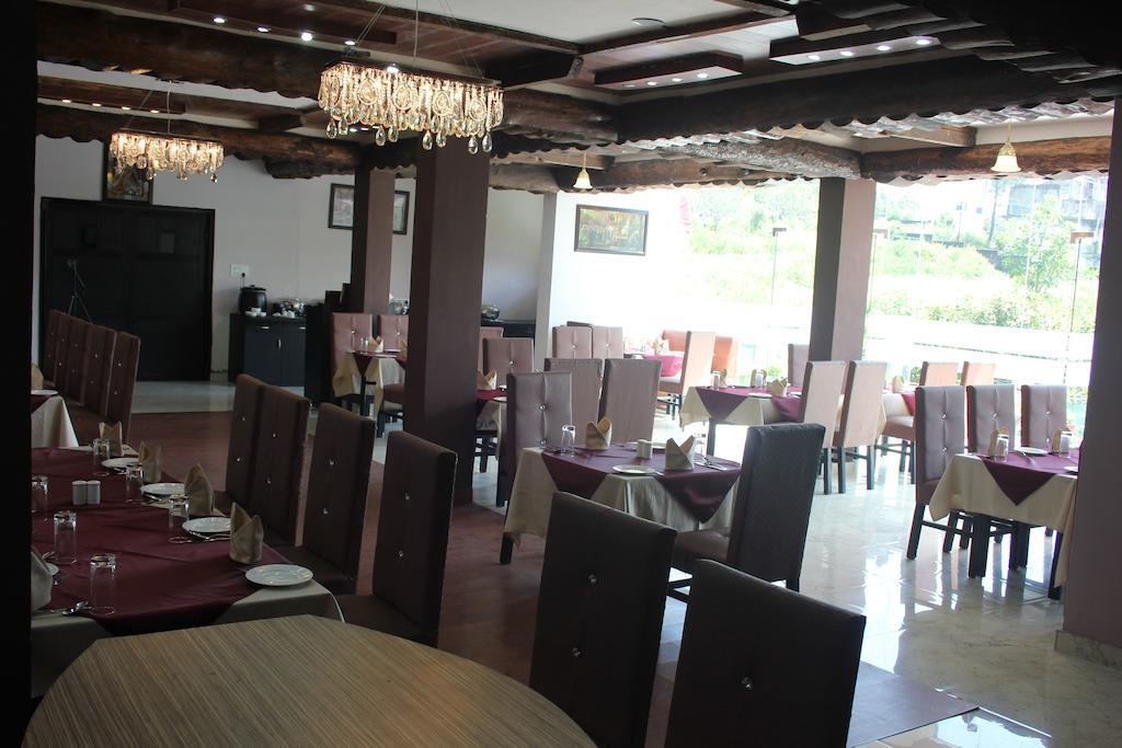The Royal Court Hotel Nainital Buitenkant foto