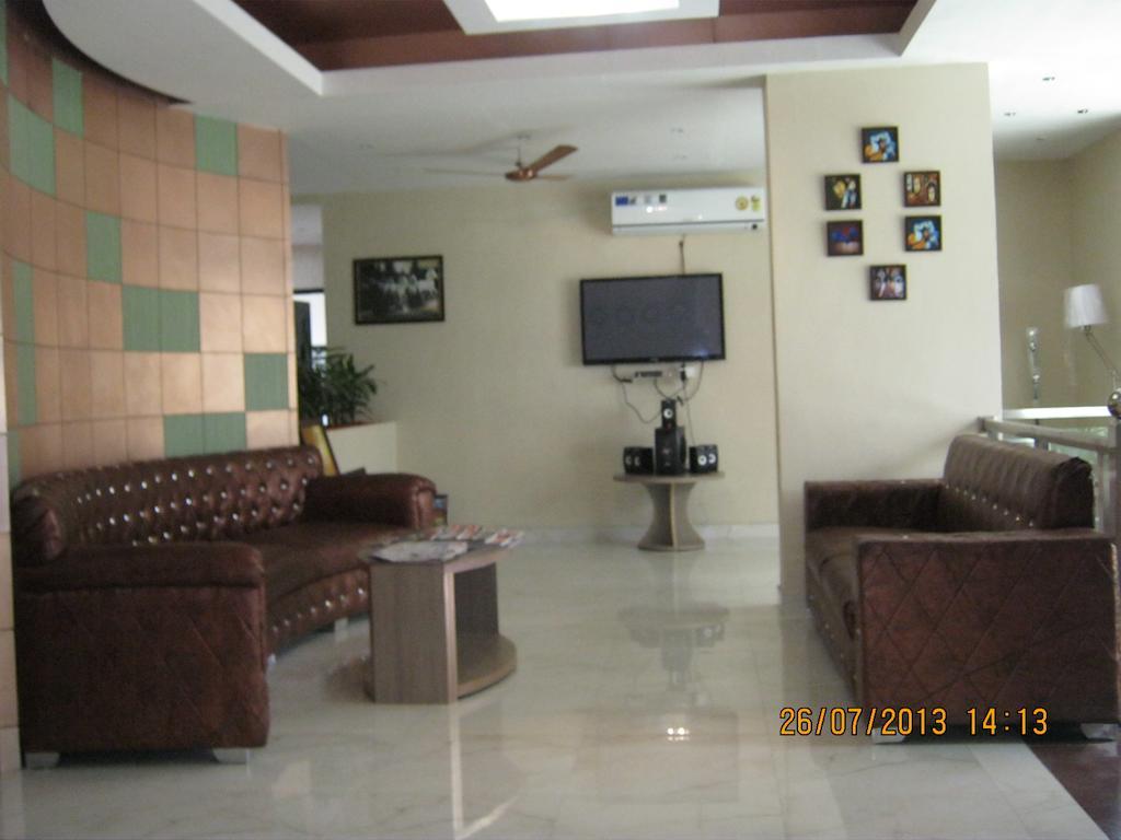 The Royal Court Hotel Nainital Buitenkant foto