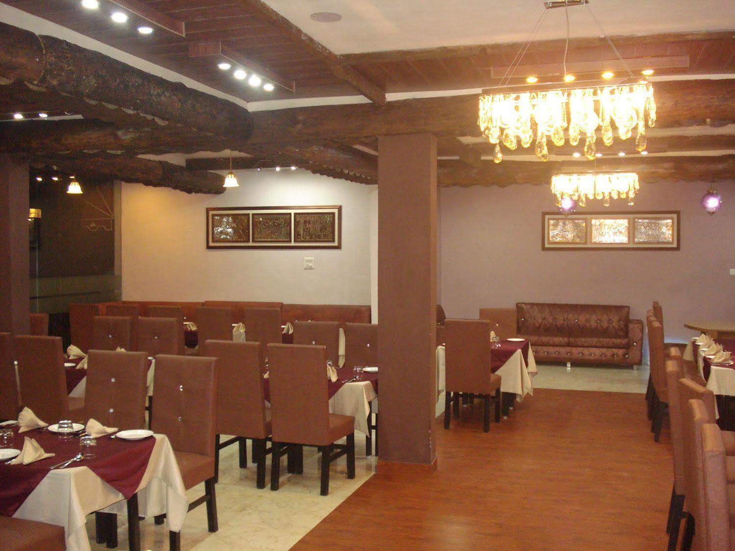 The Royal Court Hotel Nainital Buitenkant foto