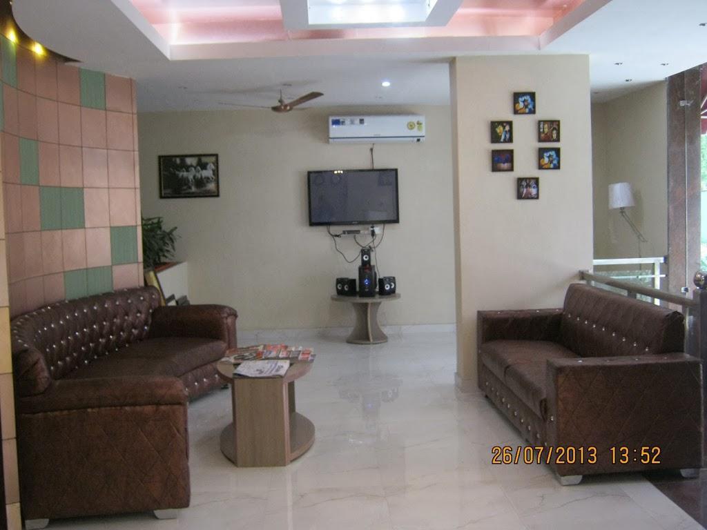 The Royal Court Hotel Nainital Buitenkant foto