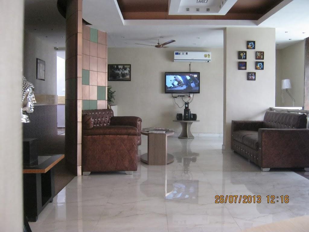 The Royal Court Hotel Nainital Buitenkant foto